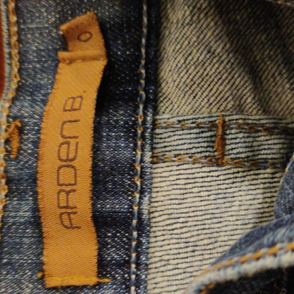 Capri Jeans - Picture 3 of 3